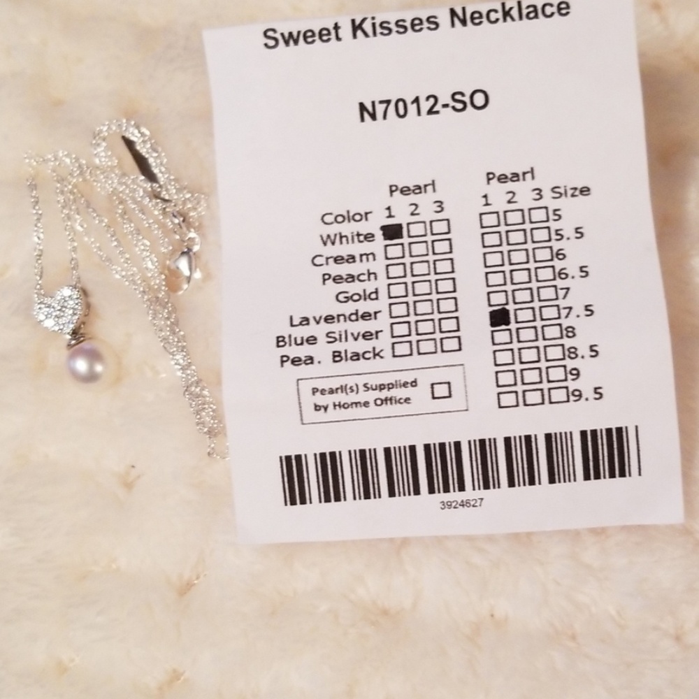 Vantel Sweet Kisses Necklace
